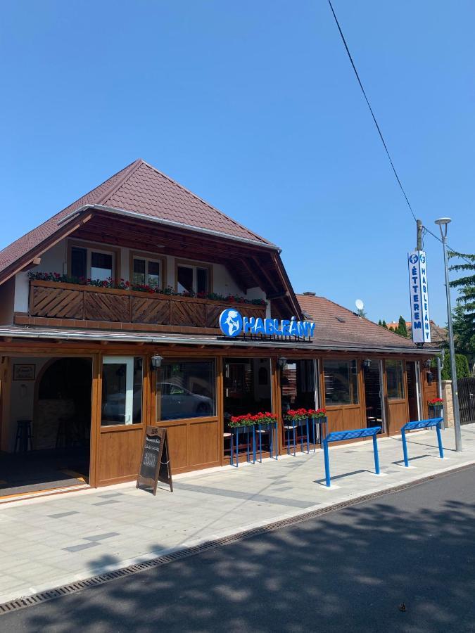 Bed and Breakfast Hableany Etterem, Pizzeria Es Vendeghaz Balatonmáriafürdő Exteriér fotografie